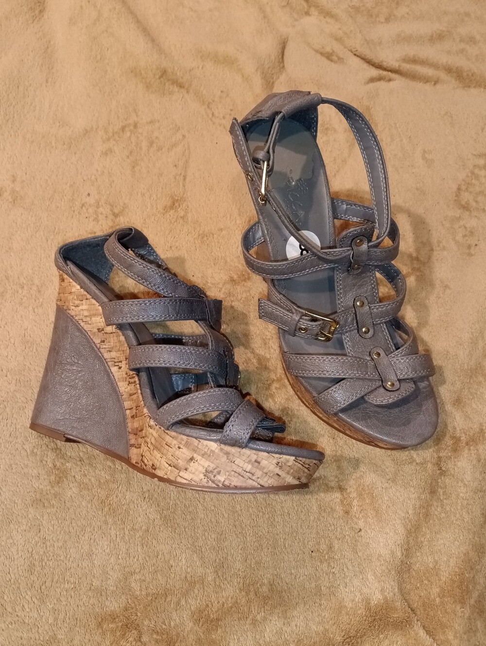 S Bicca Wedge Strappy Sandals in Gray - Women's Fashion Wedges Sz 8